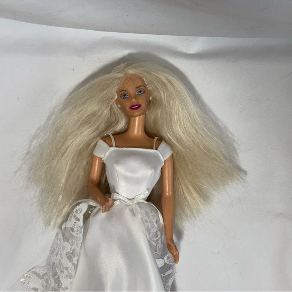 Vintage Musical Bride Barbie Doll - Picture 2 of 4